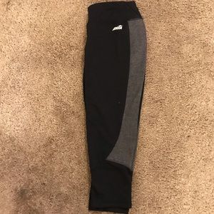 Women’s leggings AVIA workout 3/4 in black & gray